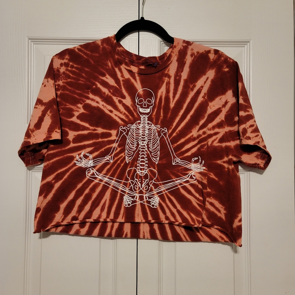 Chemistry meditating skeleton t-shirt, size large